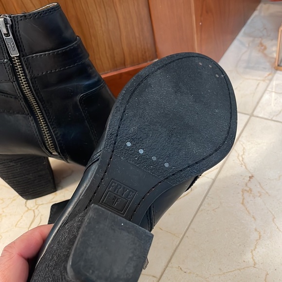 Frye Pattie BlackLeather Belt Cute Ankle Booties - Picture 2 of 7
